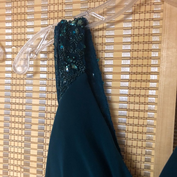 Cameron Blake deep GREEN evening gown - Picture 6 of 8